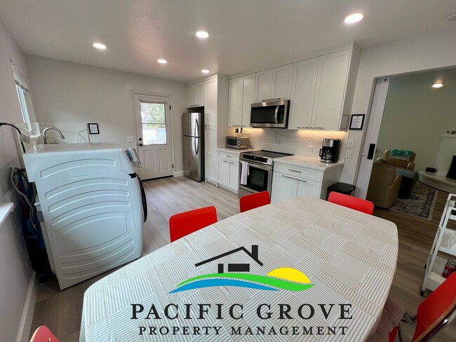 Building Photo - Furnished Single Family Home in Pacific Grove available NOW!