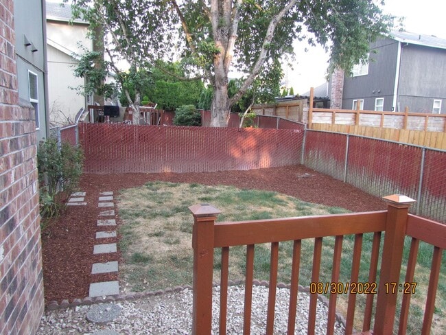 Building Photo - ~Beautiful Two-story Home Located in the N...
