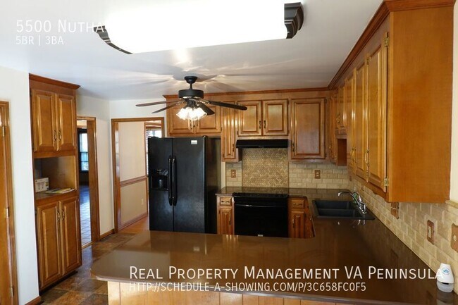 Building Photo - Spacious 5 bedrooms house in Rolling Woods...