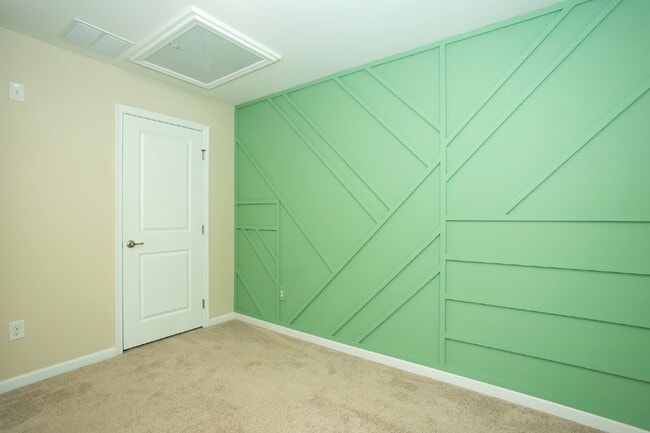 Building Photo - Exceptional 3-bedroom, 2.5-bathroom townhouse in the sought after community of The Villages at Cr...