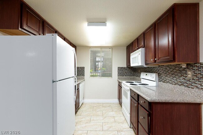 Building Photo - 5081 River Glen Dr