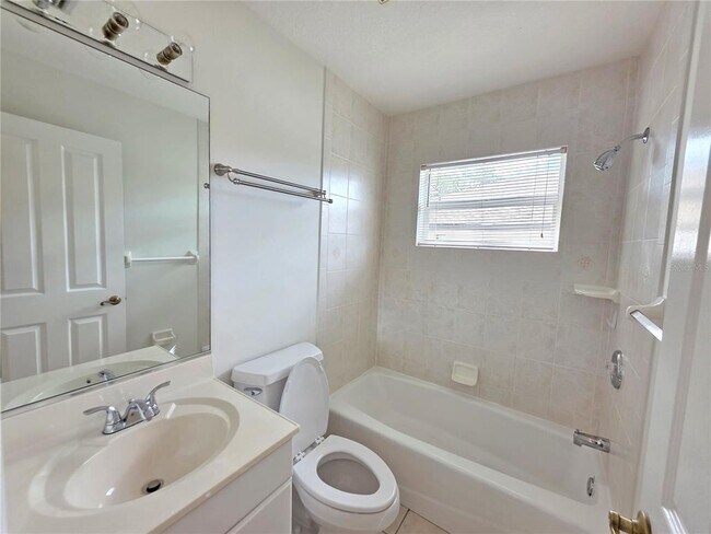 Building Photo - 395 Dorchester Dr