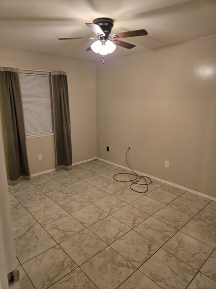 Building Photo - 428 Holy Cross Pl