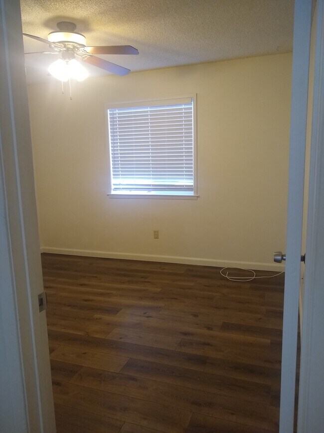 Window Coverings, Cordless Blinds - 217 E I St