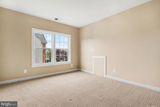 Building Photo - 714 Monarchos Dr