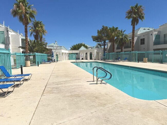 Building Photo - SPACIOUS 2BED/2BATH CONDO * FIRST FLOOR UNIT*