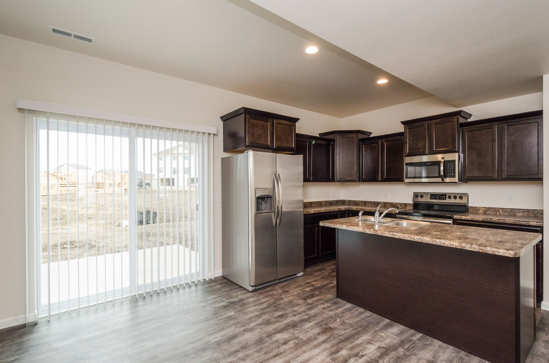 Building Photo - 1139 Lily Ln