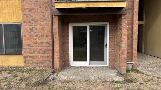 Building Photo - 7008 Wildwood Cir