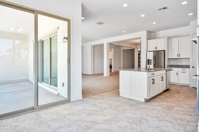 Building Photo - 8725 W Wagon Wheel Dr