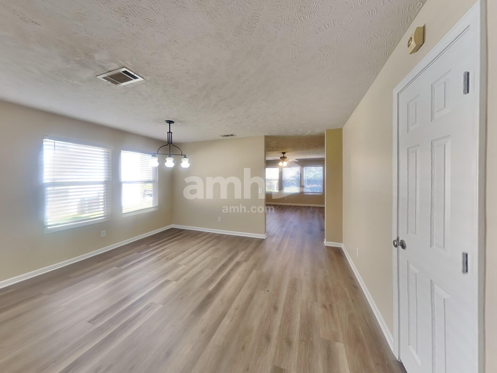 Building Photo - 5527 Middlebury Dr