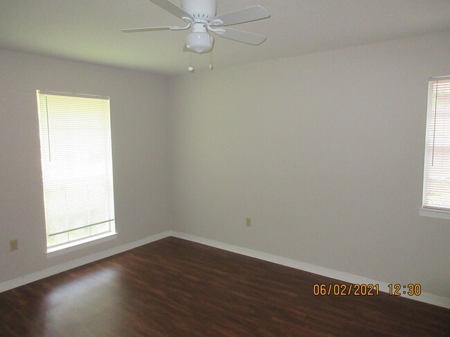 Building Photo - 107 Dewitt Cir