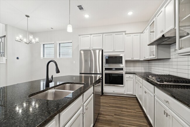 Building Photo - 15156 Parkland Canyon Dr