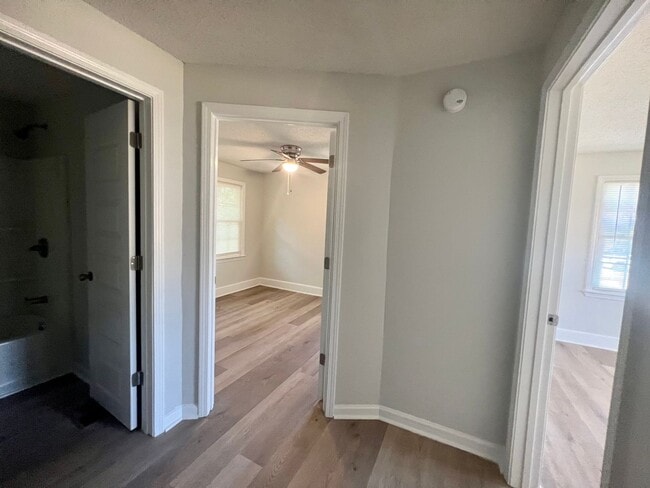 Building Photo - 507 Maple St