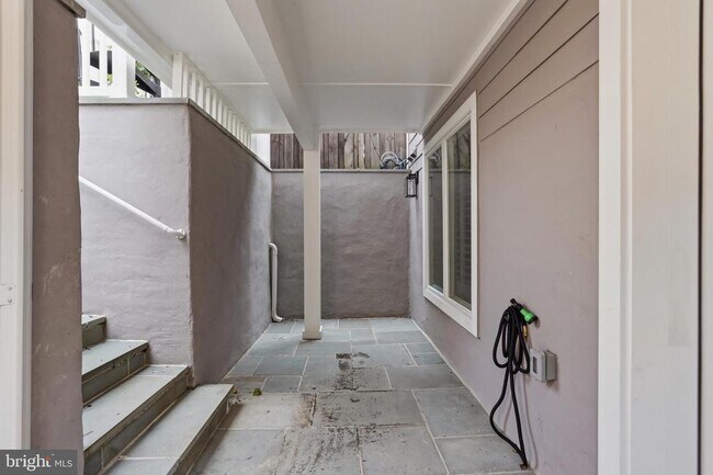 Building Photo - 1343 Otis Pl NW