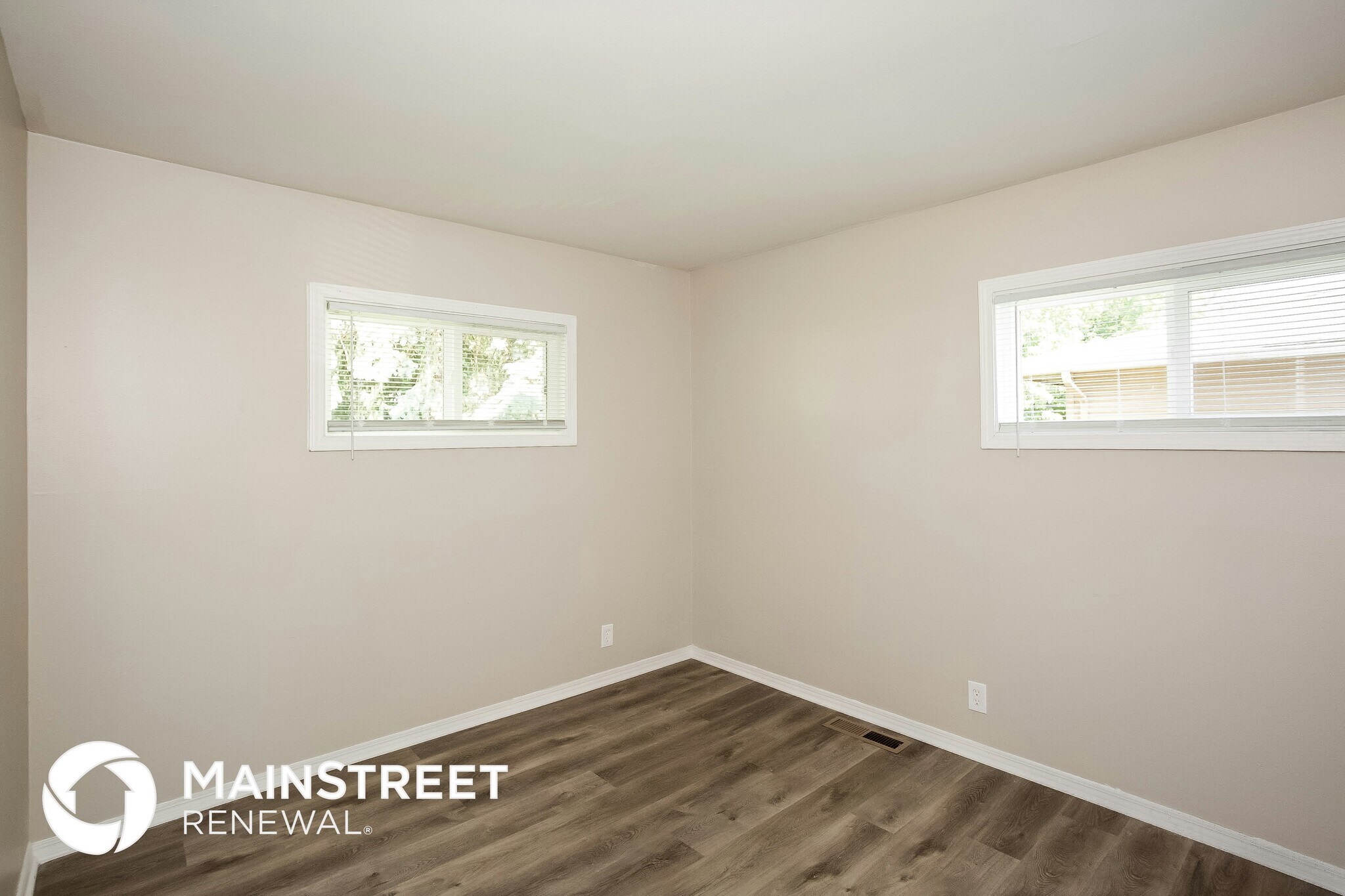 Building Photo - 4851 N Kenyon Dr