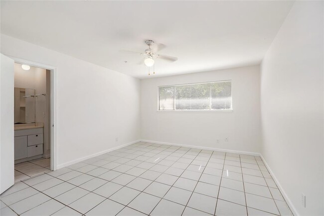 Building Photo - 10707 Glenfield Ct
