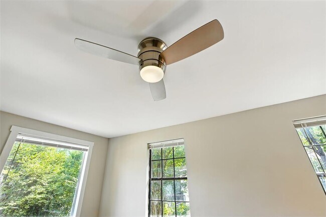 Building Photo - 3303 Dalton St