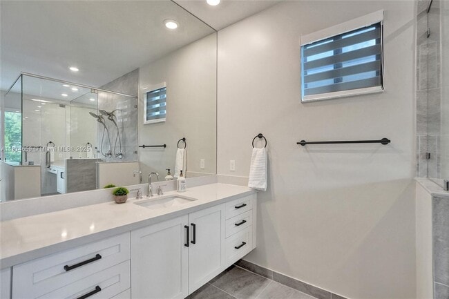 Building Photo - 10795 Oceano Wy