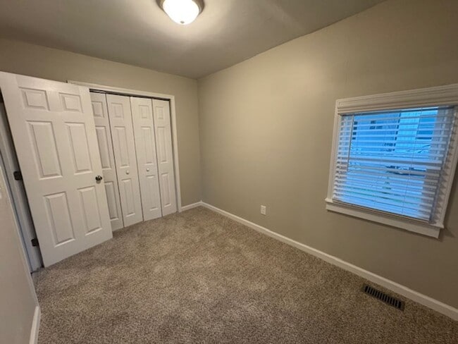 Building Photo - Downtown Duplex