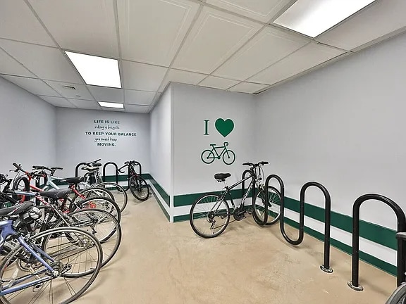 Building Photo - 2220 Walnut St