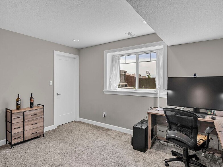 Building Photo - 6315 Rockaway Dr