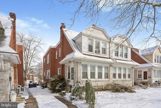 Building Photo - 3227 Fuller St