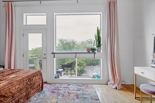 Building Photo - 2931 E 12th St