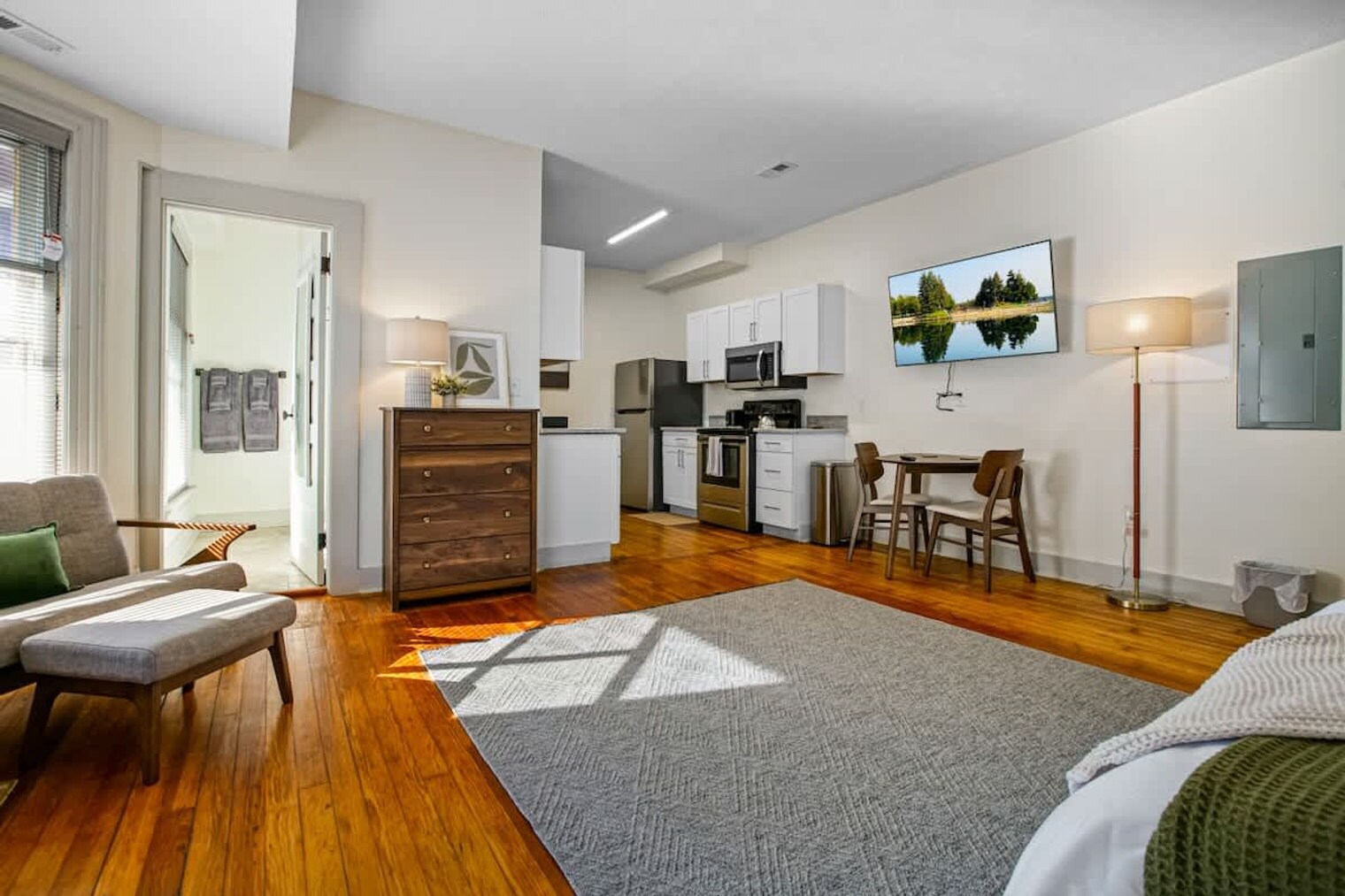 Building Photo - 1848 E 89th St