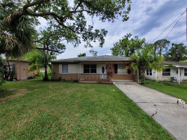 Building Photo - 2235 Lakeview St