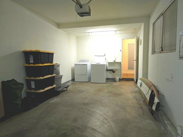 Building Photo - 2135 E Valley Pkwy