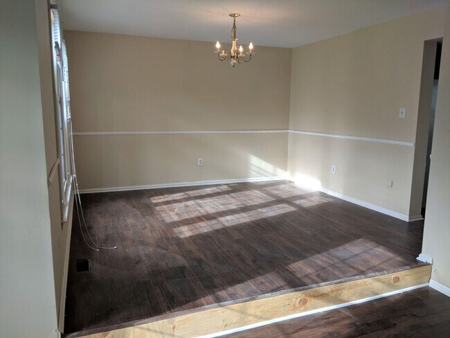 Building Photo - Spacious Single Family for Rent