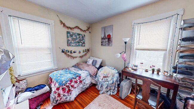 Building Photo - Large Science Hill 3BR with Dual Balcony A...