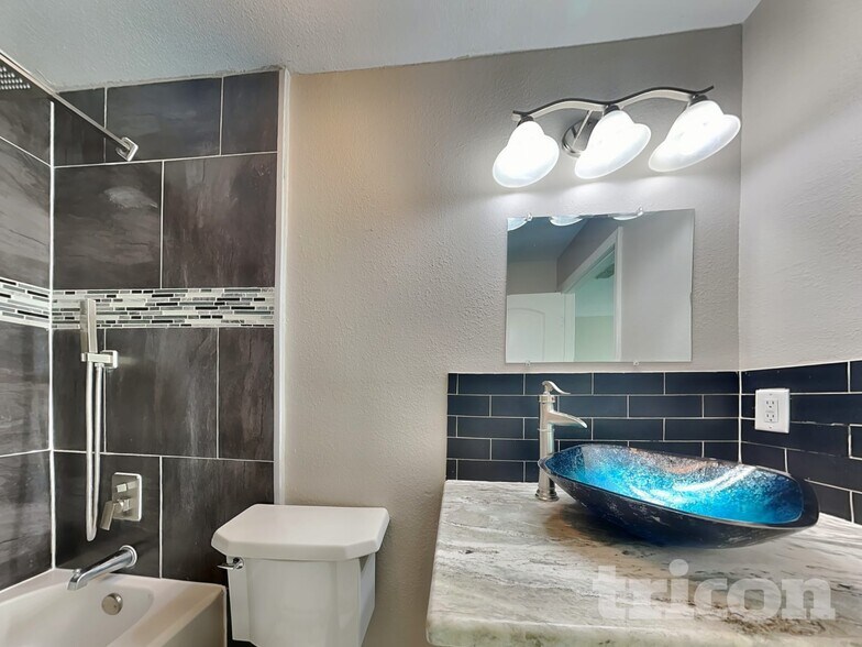Building Photo - 4651 W Eastwind Dr