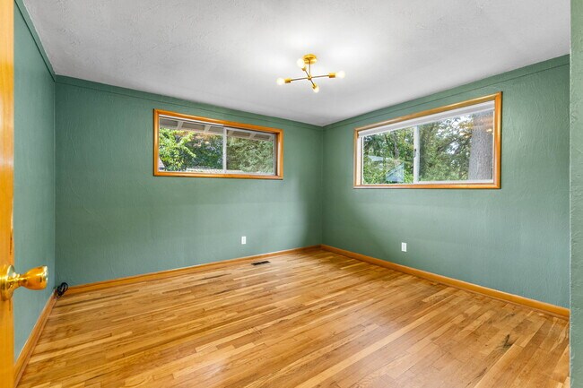 Building Photo - 2230 Jasper Way NW