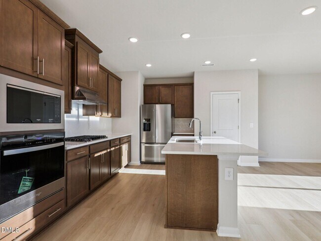 Building Photo - 924 Grand Mesa Dr