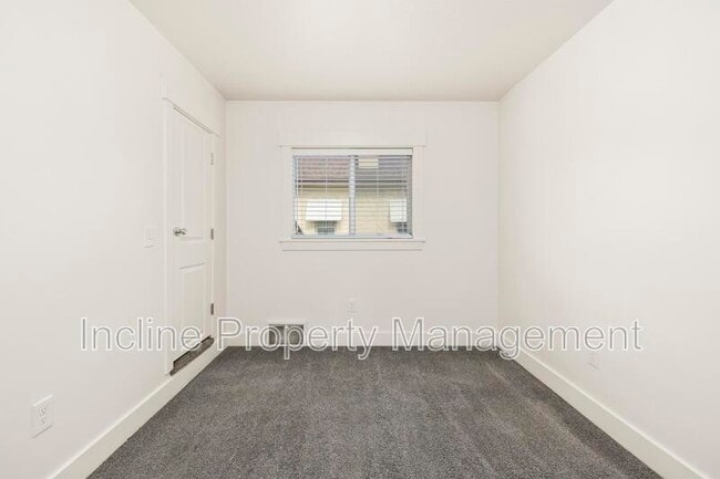 Building Photo - 792 500 N