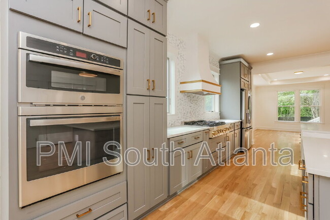 Building Photo - 116 3rd Ave