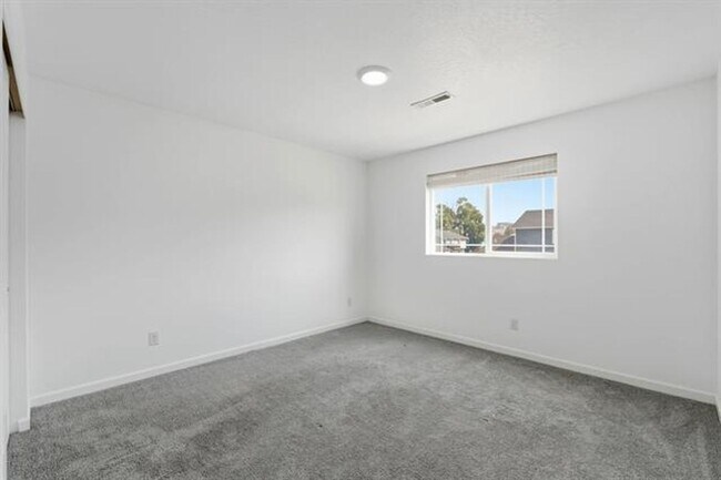 Building Photo - 124 S Glenbrook Ct