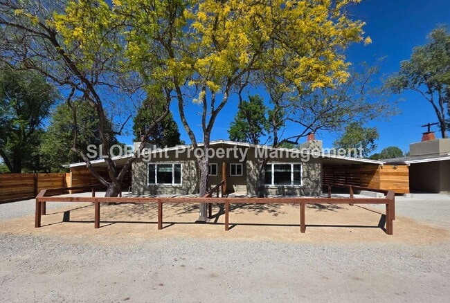 Building Photo - AVAILABLE NOW - 1 bed, 1 bath renovated units in Santa Margarita