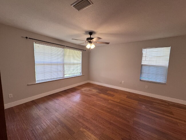 Building Photo - Charming 3-Bedroom Home with Bonus Room on...
