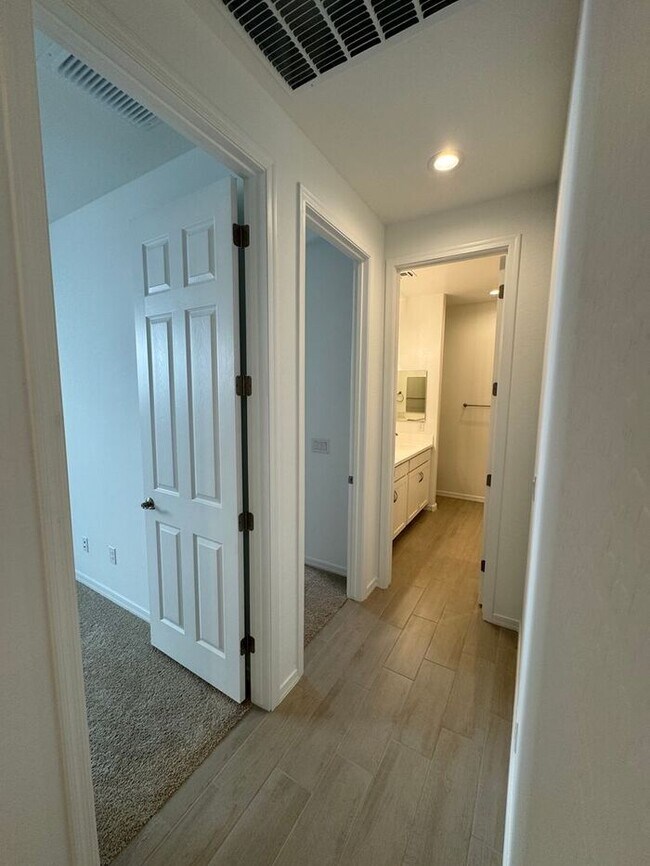 Building Photo - NEW 5 Bedroom 3 bathroom home in Surprise!