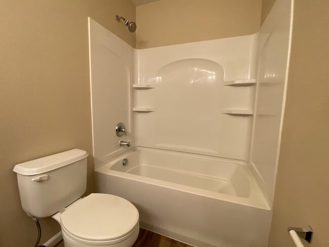 Building Photo - 7884 Sandy Springs Point