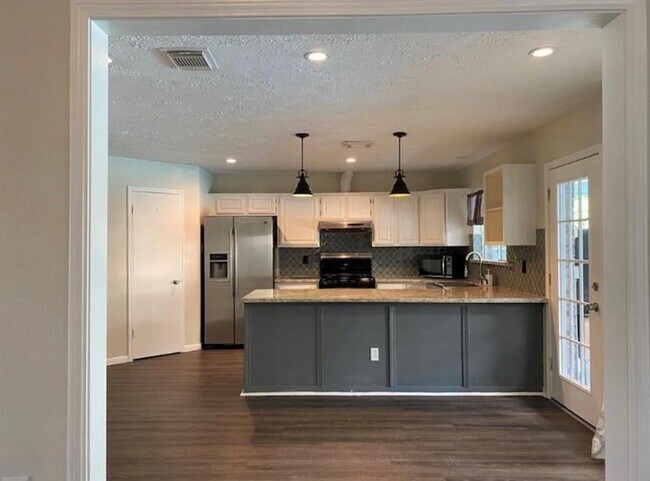 Building Photo - 2418 Chelston Ct