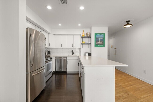 Building Photo - 1021 Grand St