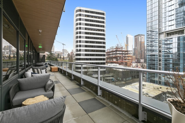 Building Photo - Nexus Condominium - 1 bedroom + den