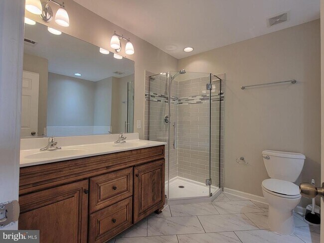 Building Photo - 216 Monticello Square