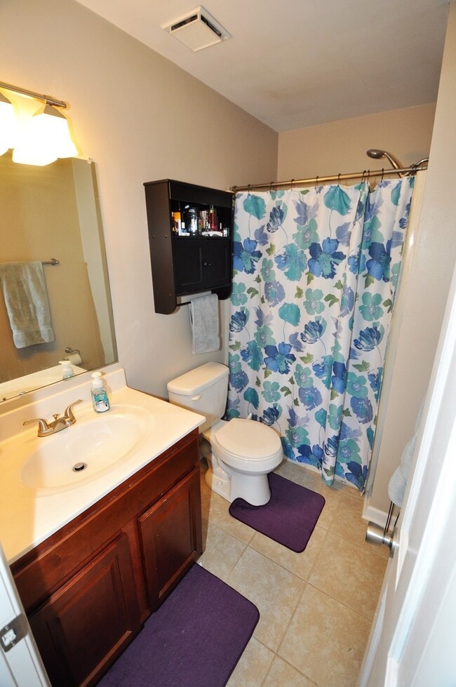 Building Photo - Landstown Lakes