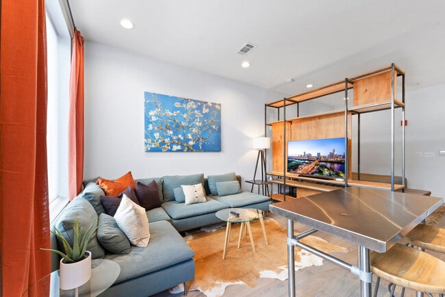 Building Photo - 1800 E 4th St