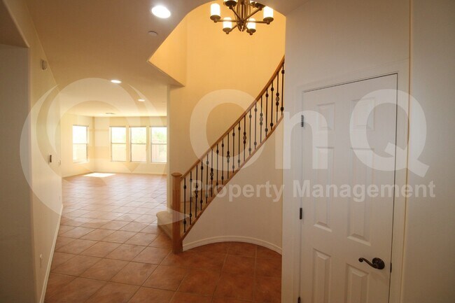 Building Photo - 779 W Calle La Bolita