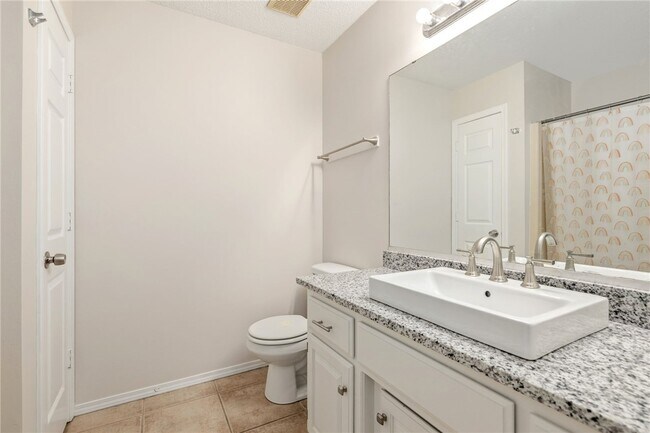 Building Photo - 2146 Loren Cir